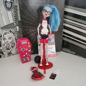 Monster High Ghoulia Yelps Classroom W2556 Y4684 Mattel 2011 G1 Adult Owned